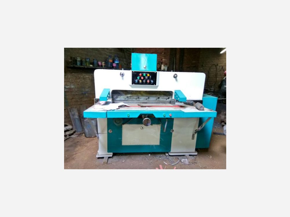 Semi auto paper cutting machine
